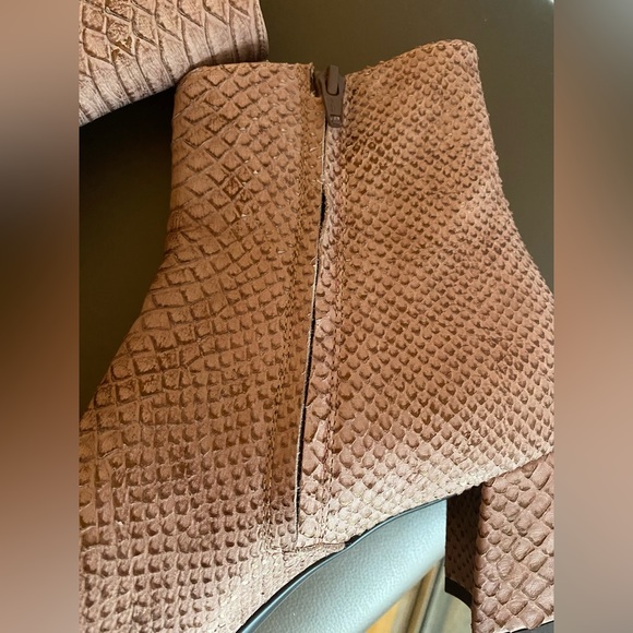 AGL Shoes Pink Snake Veta Texture Leather Booties EU 41 US 10.5 11 Ankle Boots - Picture 6 of 12